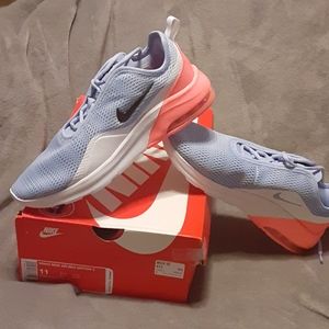 Womens Nike Air Max Motion 2 Sneakers Size 11